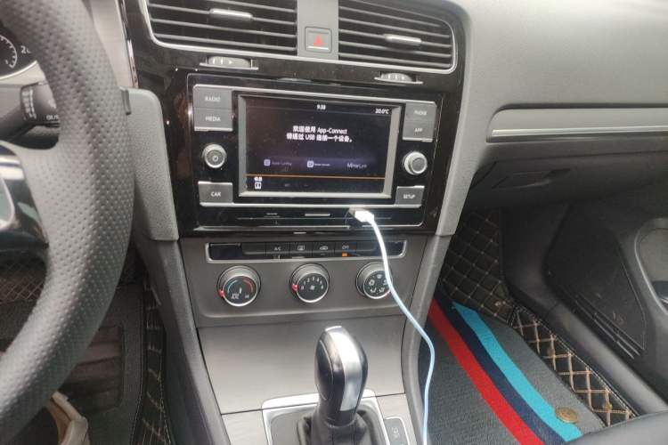 Used Volkswagen Golf 2014 1.6L Automatic Comfort Model Audio And AC Panel