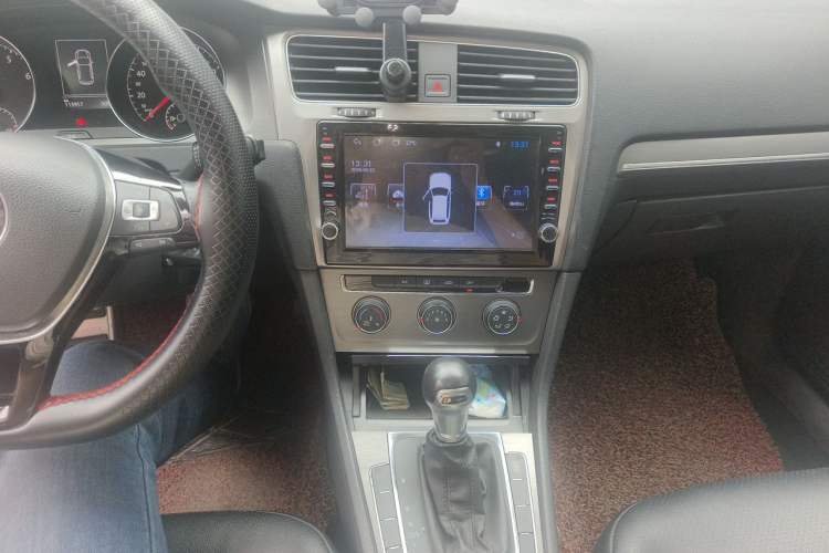 Used Volkswagen Golf 2014 1.4TSI Automatic Comfort Model Audio And AC Panel