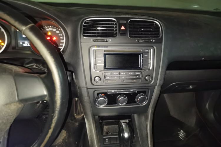Used Volkswagen Golf 2014 1.6L Automatic Comfort Model Audio And AC Panel