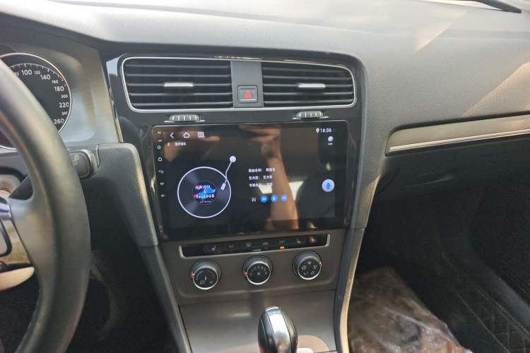 Used Volkswagen Golf 2014 1.4TSI Automatic Luxury Model Audio And AC Panel
