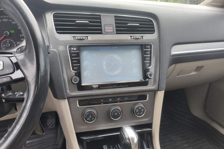 Used Volkswagen Golf 2014 1.4TSI Automatic Comfort Model Audio And AC Panel