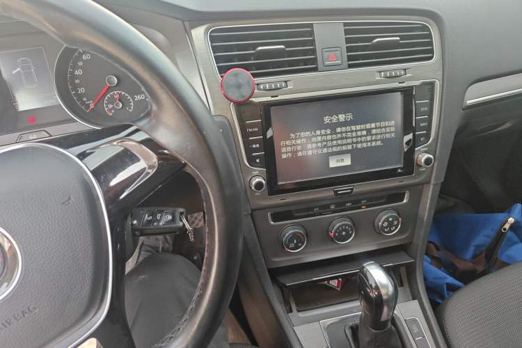 Used Volkswagen Golf 2014 1.6L Automatic Comfort Model Audio And AC Panel