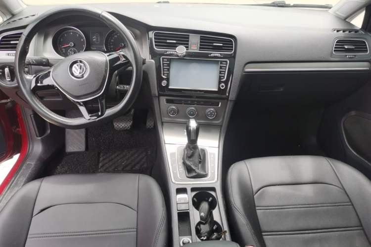 Used Volkswagen Golf 2014 1.6L Automatic Comfort Model Center Console