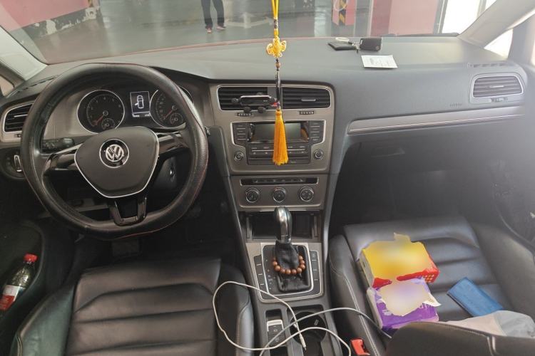 Used Volkswagen Golf 2014 1.6L Automatic Comfort Model Center Console