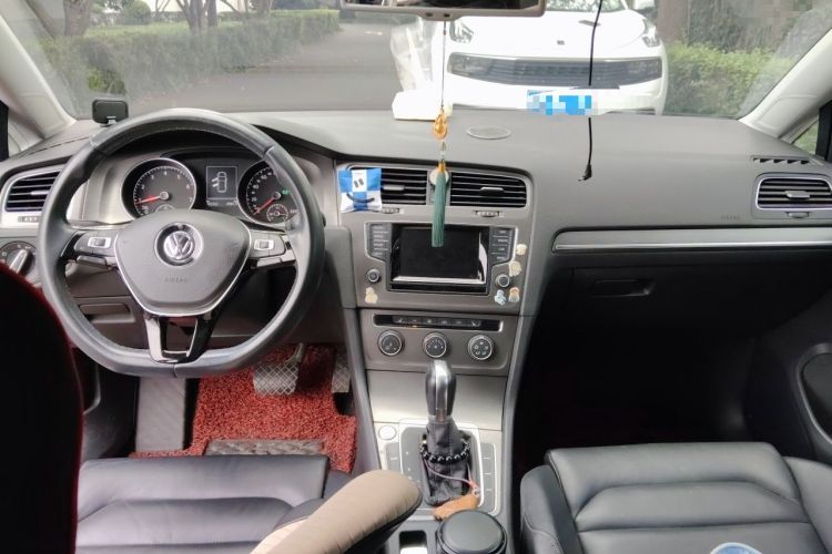 Used Volkswagen Golf 2014 1.4TSI Automatic Luxury Model Center Console