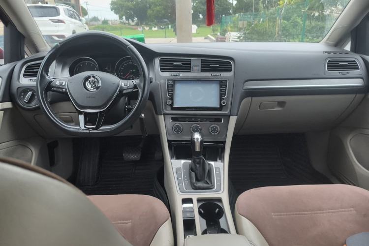 Used Volkswagen Golf 2014 1.4TSI Automatic Comfort Model Center Console