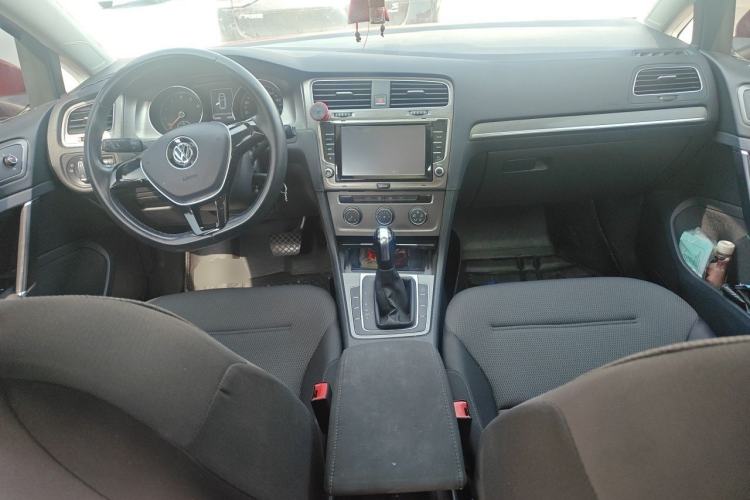 Used Volkswagen Golf 2014 1.6L Automatic Comfort Model Center Console