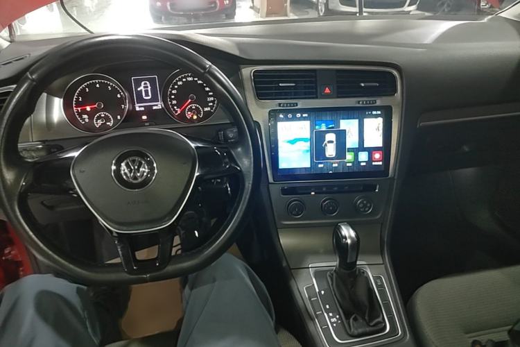 Used Volkswagen Golf 2014 1.6L Automatic Comfort Model Center Console