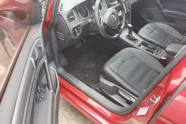 Used Volkswagen Golf 2014 1.6L Automatic Comfort Model Driver Seat