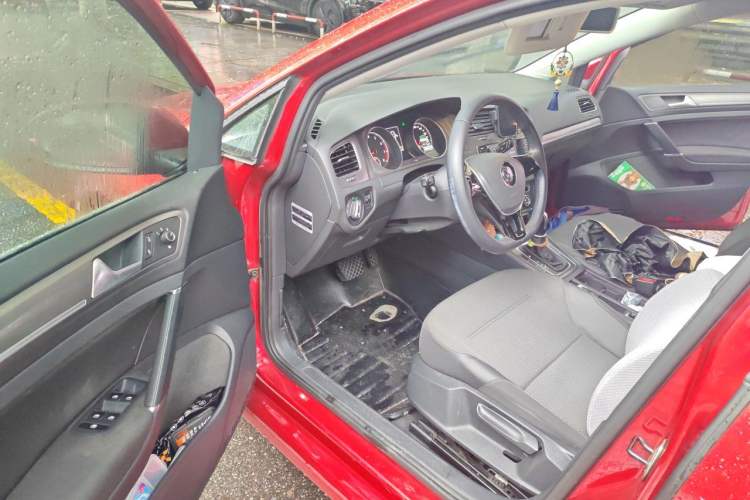 Used Volkswagen Golf 2014 1.6L Automatic Comfort Model Driver Seat
