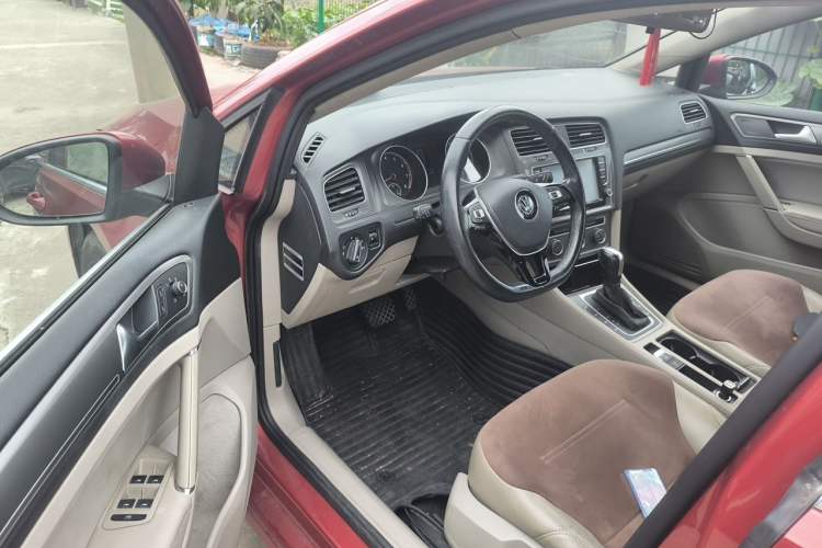 Used Volkswagen Golf 2014 1.4TSI Automatic Comfort Model Driver Seat