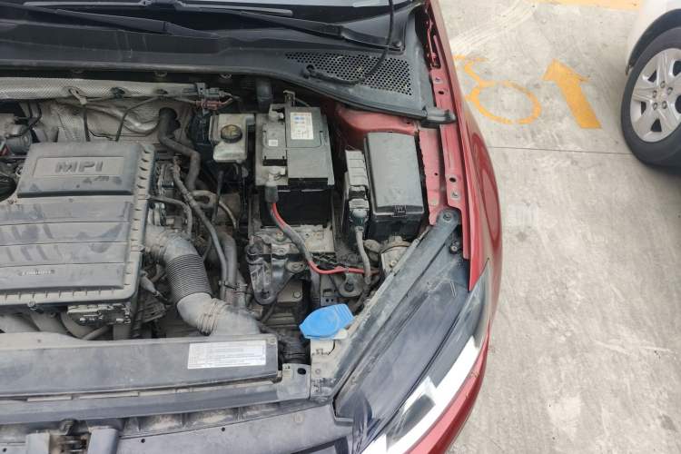 Used Volkswagen Golf 2014 1.6L Automatic Comfort Model Engine Bay Left