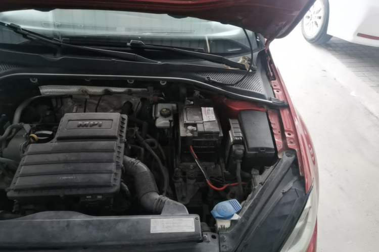 Used Volkswagen Golf 2014 1.6L Automatic Comfort Model Engine Bay Left