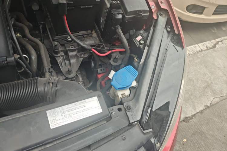 Used Volkswagen Golf 2014 1.4TSI Automatic Comfort Model Engine Bay Left