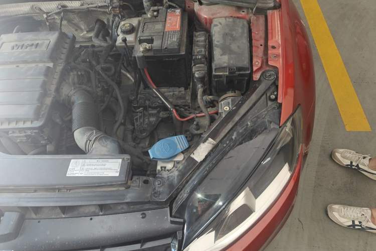 Used Volkswagen Golf 2014 1.6L Automatic Comfort Model Engine Bay Left