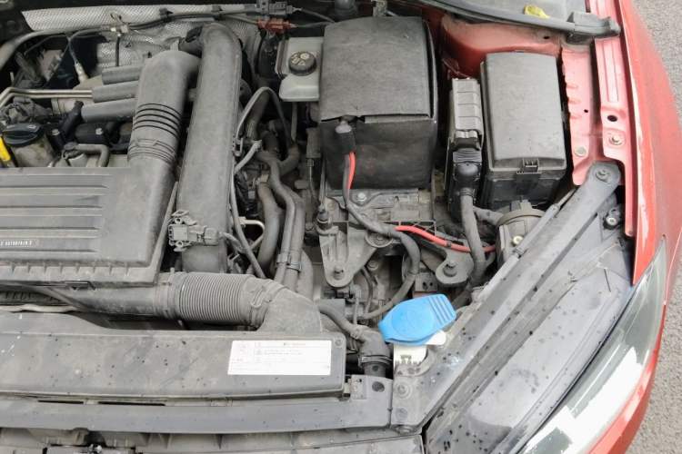 Used Volkswagen Golf 2014 1.4TSI Automatic Luxury Model Engine Bay Left