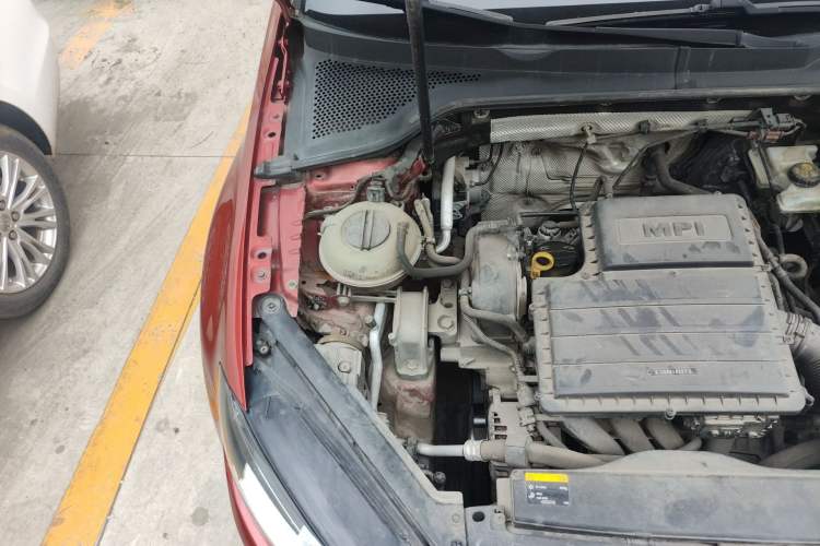 Used Volkswagen Golf 2014 1.6L Automatic Comfort Model Engine Bay Right