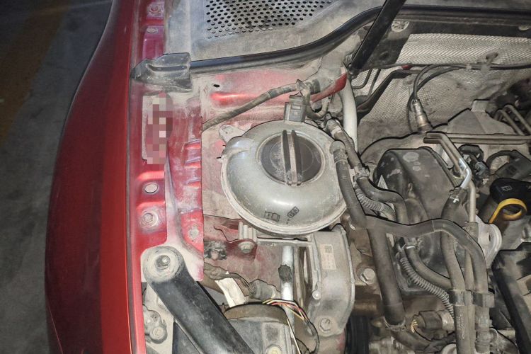 Used Volkswagen Golf 2014 1.4TSI Automatic Luxury Model Engine Bay Right