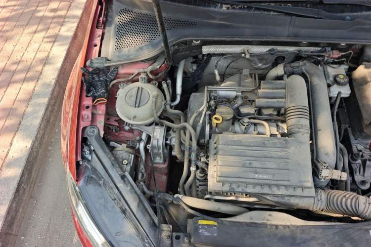 Used Volkswagen Golf 2014 1.4TSI Automatic Luxury Model Engine Bay Right