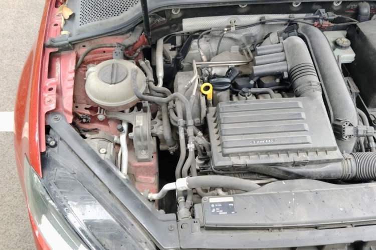 Used Volkswagen Golf 2014 1.4TSI Automatic Luxury Model Engine Bay Right