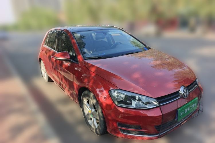 Used Volkswagen Golf 2014 1.4TSI Automatic Luxury Model Front Right 45 Deg