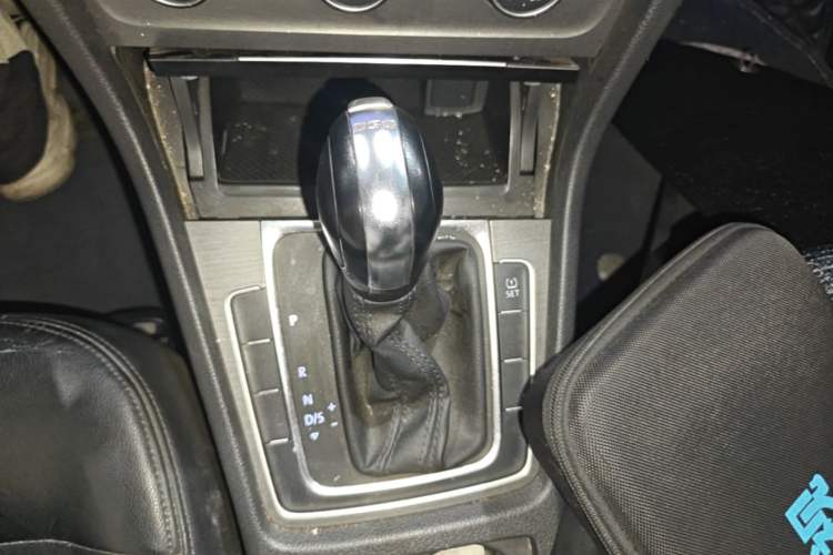 Used Volkswagen Golf 2014 1.4TSI Automatic Comfort Model Gear Lever