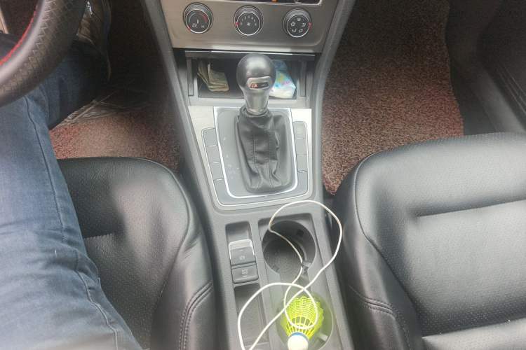 Used Volkswagen Golf 2014 1.4TSI Automatic Comfort Model Gear Lever