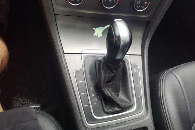 Used Volkswagen Golf 2014 1.6L Automatic Comfort Model Gear Lever