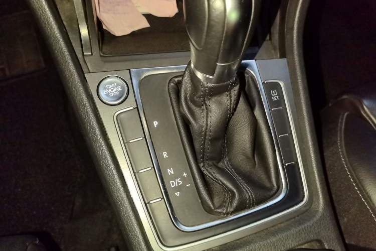 Used Volkswagen Golf 2014 1.4TSI Automatic Comfort Model Gear Lever