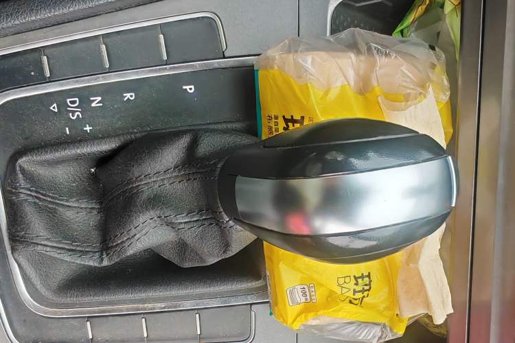 Used Volkswagen Golf 2014 1.6L Automatic Fashion Model Gear Lever