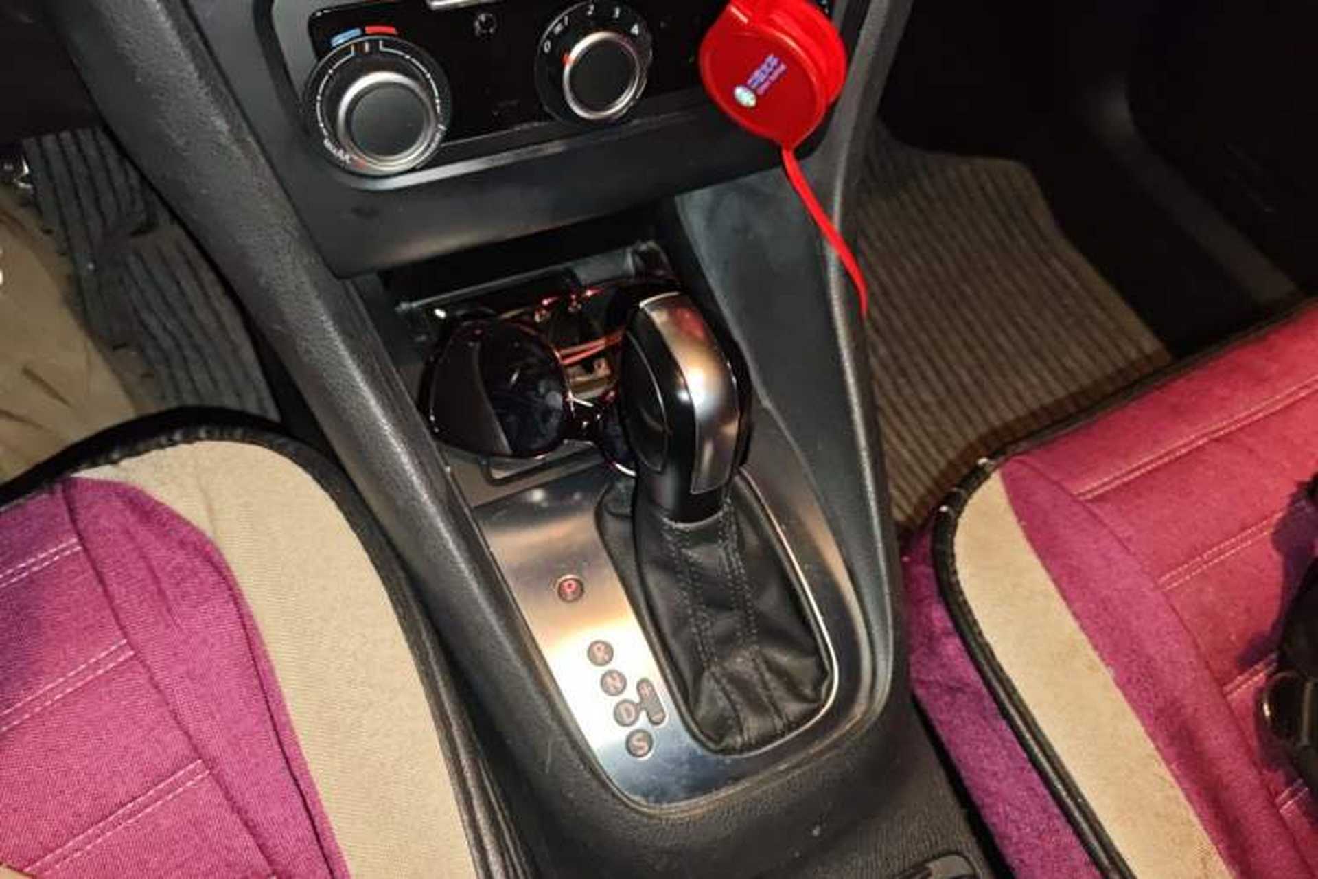 Used Volkswagen Golf 2014 1.6L Automatic Comfort Model Gear Lever