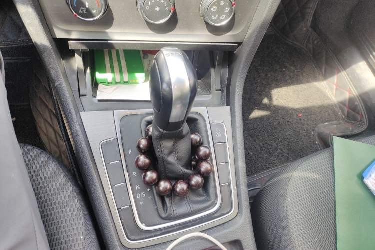 Used Volkswagen Golf 2014 1.4TSI Automatic Comfort Model Gear Lever