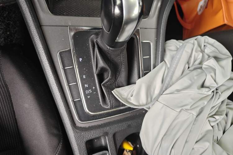 Used Volkswagen Golf 2014 1.6L Automatic Fashion Model Gear Lever