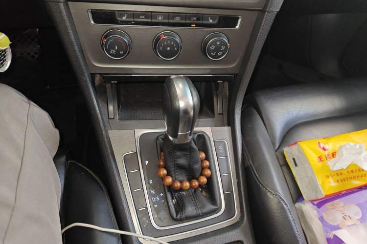 Used Volkswagen Golf 2014 1.6L Automatic Comfort Model Gear Lever