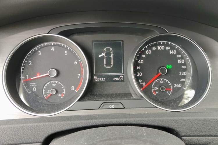 Used Volkswagen Golf 2014 1.4TSI Automatic Luxury Model Instrument Cluster