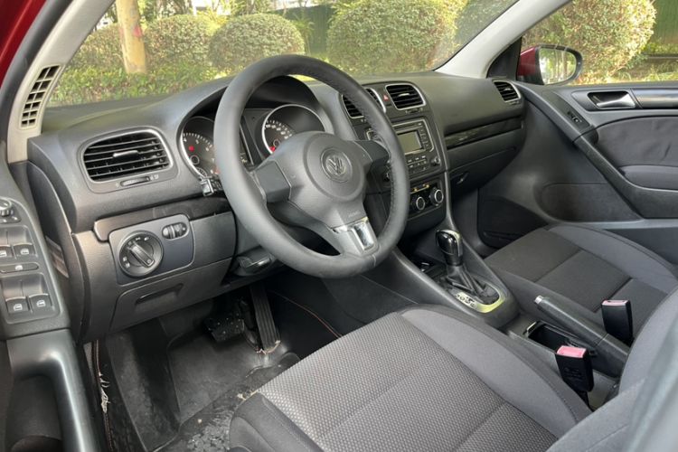 Used Volkswagen Golf 2014 1.6L Automatic Comfort Model Interior 1
