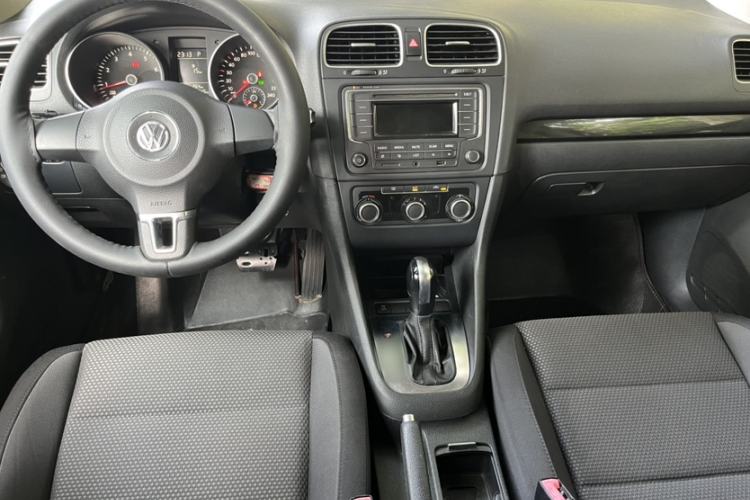 Used Volkswagen Golf 2014 1.6L Automatic Comfort Model Interior 3