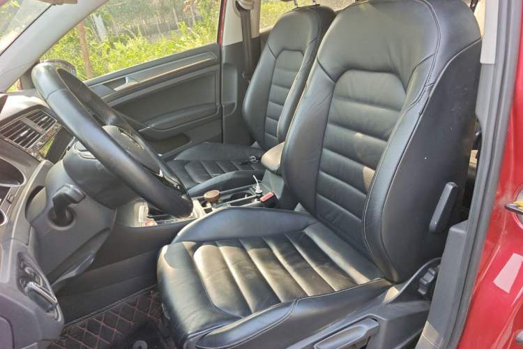 Used Volkswagen Golf 2014 1.4TSI Automatic Luxury Model Left Front Seat