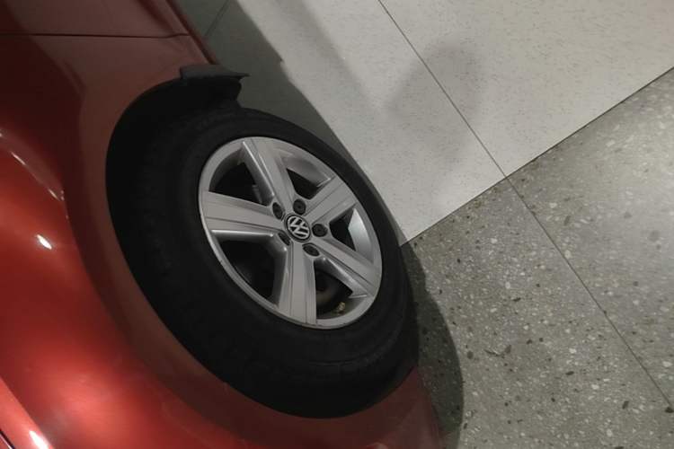 Used Volkswagen Golf 2014 1.6L Automatic Comfort Model Left Front Wheel Hub