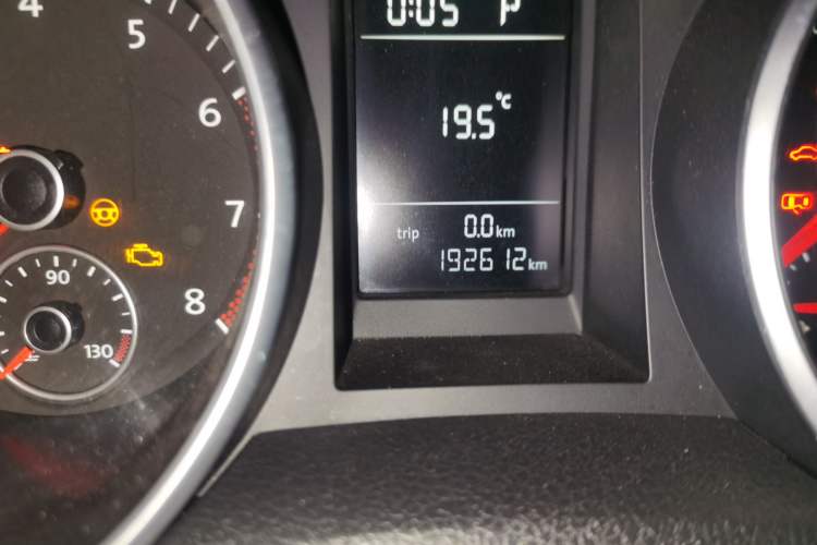 Used Volkswagen Golf 2014 1.6L Automatic Comfort Model Odometer Close Up