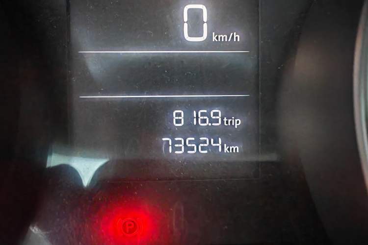 Used Volkswagen Golf 2014 1.6L Automatic Fashion Model Odometer Close Up