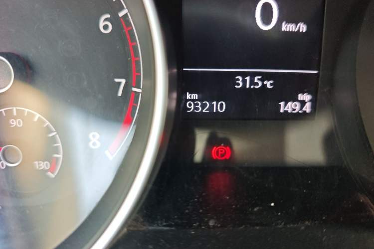 Used Volkswagen Golf 2014 1.4TSI Automatic Luxury Model Odometer Close Up