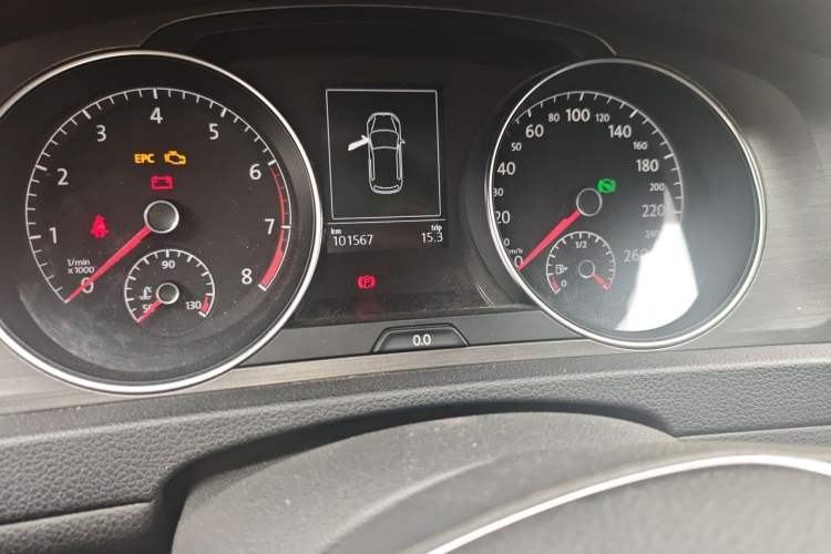 Used Volkswagen Golf 2014 1.4TSI Automatic Comfort Model Odometer Close Up