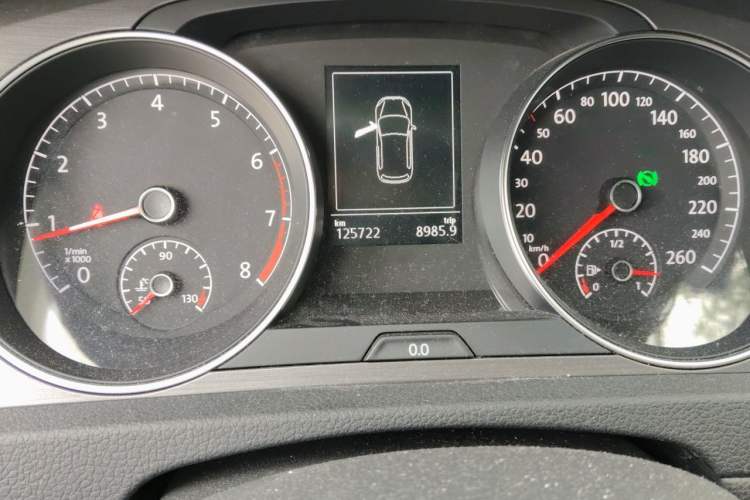 Used Volkswagen Golf 2014 1.4TSI Automatic Luxury Model Odometer Close Up