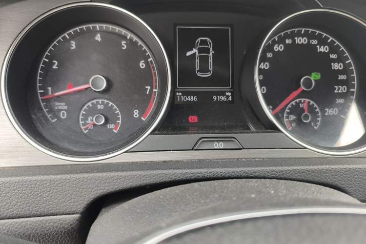 Used Volkswagen Golf 2014 1.4TSI Automatic Comfort Model Odometer Close Up