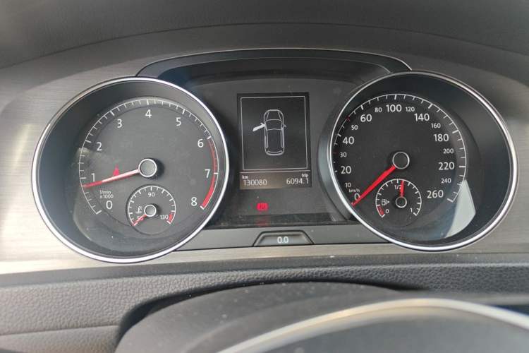 Used Volkswagen Golf 2014 1.6L Automatic Comfort Model Odometer Close Up