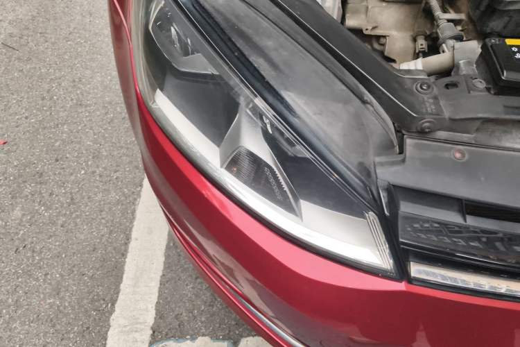 Used Volkswagen Golf 2014 1.6L Automatic Comfort Model Right Front Headlight