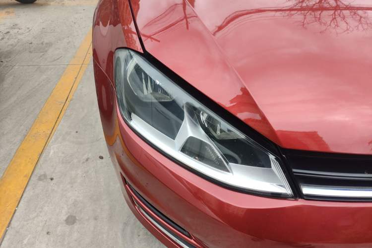 Used Volkswagen Golf 2014 1.6L Automatic Comfort Model Right Front Headlight