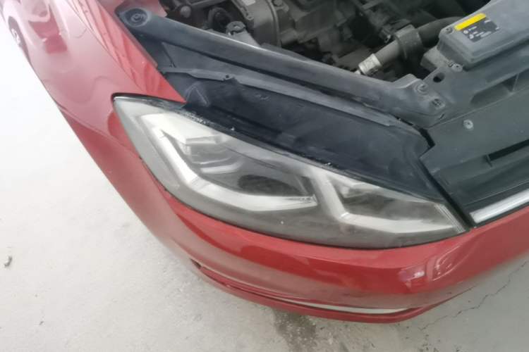 Used Volkswagen Golf 2014 1.6L Automatic Comfort Model Right Front Headlight
