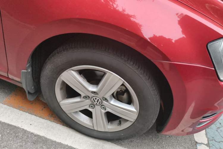 Used Volkswagen Golf 2014 1.6L Automatic Comfort Model Right Front Wheel Hub